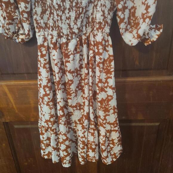 Jessica Simpson women's dress in a brown and white flower pattern - Picture 2 of 7